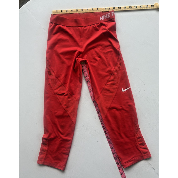 Nike Leggings Women M Red HyperCool Dri-Fit Training Capri Athleisure 725614-657 - Picture 3 of 6